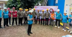 Manager PLN UP3 Ciracas, Feri Asmoro Hermanto memberikan arahan kepada tim dalam briefing kesiapan dan keandalan listrik sebelum pembukaan Jambore Nasional XII 2026 di Buperta Cibubur. (Sumber: Dok. PLN UID Jakarta Raya)