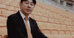 Pelatih Persija Jakarta Shin Tae-yong menyampaikan pesan HUT ke-81 Republik Indonesia saat menjalani pemusatan latihan di Thailand. (Sumber: Persija)