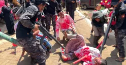 Puluhan warga saat mempraktekan drama kolosal dan memeriahkan HIT RI di Desa Bandung, Pandeglang. (Sumber: Pos Kota/Samsul Fatoni)