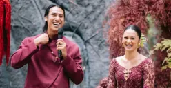 Potret Sean Gelael dan Hana Malasan saat acara lamaran yang digelar di Bandung, Jawa Barat pada Sabtu, 15 Agustus 2026. (Sumber: Instagram/@hanamalasan)