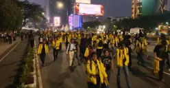 Ratusan mahasiswa yang tergabung dalam Badan Eksekutif Mahasiswa (BEM) Universitas Indonesia membubarkan diri setelah menggelar aksi demonstrasi di kawasan Dukuh Atas, Jakarta Pusat, Selasa, 18 Agustus 2026. (Sumber: Pos Kota/ Ali Mansur)