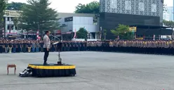 Apel kesiapan pengamanan aksi unjuk rasa mahasiswa dan sejumlah elemen masyarakat di Lapangan Presisi Ditlantas Polda Metro Jaya, Jakarta Selatan, Selasa, 18 Agustus 2026. (Sumber: Poskota/Ali Mansur)