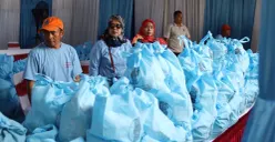 Pembagian sembako dalam Jamuan Rakyat bertepatan dengan HUT ke-81 RI di wilayah Jatinegara, Jakarta Timur, Selasa, 18 Agustus 2026. (Sumber: Dok. Istimewa)