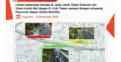 Separator jalur Transjakarta di Jalan Jenderal Gatot Subroto sisi utara digeser sementara untuk mendukung pekerjaan peningkatan trotoar dan rekayasa lalu lintas. (Sumber: Dishub Jakarta)