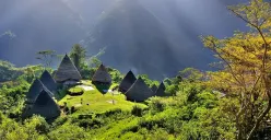 Salah satu destinasi wisata di Nusa Tenggara Timur (NTT) masih ditutup sementara setelah wilayah tersebut diguncang gempa bumi bermagnitudo (M) 7,7, Wae Rebo. (Sumber: X/@Silfinov)