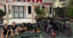 Tim Sat Brimob Polda Metro Jaya menangkap lima pemuda yang diduga hendak melakukan balap liar di Jalan Pondok Kelapa Raya, Duren Sawit, Jakarta Timur, Kamis, 20 Agustus 2026 dini hari. (Sumber: Polda Metro Jaya)