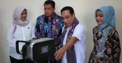 Bupati Tangerang Moch. Maesyal Rasyid mendampingi Wamenkes Benjamin Paulus Octavianus meninjau langsung pelaksanaan program Desa Siaga TB di Desa Sukaharja, Kecamatan Sindang Jaya, Kabupaten Tangerang, Kamis, 20 Agustus 2026. (Sumber: Dok. Istimewa)