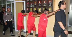 Pelaku pemeras santri digiring Polresta Tangerang. (Sumber: Dok. Istimewa)