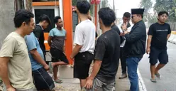 Sejumlah sopir truk ekspedisi melakukan protes soal palang parkir berbayar di Kawasan Industri Pancatama beberapa waktu lalu. (Sumber: Pos Kota/ Rahmat Haryono)