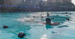 Riuh para atlet mewarnai Kolam Renang Yadika atau Tanjungsari Sport Centre, Sumedang, Sabtu 22 Agustus 2026. (Sumber: Pos Kota/Gatot Poedji Utomo)
