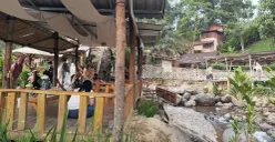Suasana dan pemandangan di Kaliwatu Cafe & Resto yang berada di Kp. Cilaya, Karang Tengah, Kecamatan Babakan Madang, Kabupaten Bogor. (Sumber: Poskota/Ali Mansur)