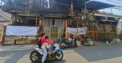 Suasana kos di Jalan Rasamala II, Menteng Dalam, Tebet, Jakarta Selatan, seusai terbakar, Selasa, 25 Agustus 2026. (Sumber: Poskota/Angga Pahlevi)