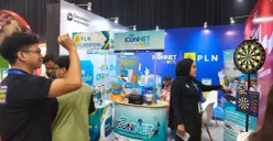 Pengunjung menikmati keseruan fun games di booth PLN UP3 Menteng dalam gelaran Festival Musik Lapanada 2026. (Sumber: Dok. PLN UID Jakarta Raya)