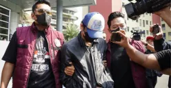 Aktor Revaldo Fifaldi alias RF menjalani pemeriksaan kesehatan di Sie Dokkes Mapolres Metro Jakbar setelah diamankan polisi terkait dugaan kasus narkoba, Rabu, 26 Agustus 2026. (Sumber: Dok. Polda Metro Jaya)