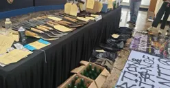 Konferensi pers Polda Metro Jaya terkait penangkapan 65 orang dan menyita sejumlah senjata tajam dan airsoft gun, menjelang aksi demonstrasi di depan Gedung DPR, Senayan, Jakarta Pusat, Kamis, 27 Agustus 2026. (Sumber: Pos Kota/ Ali Mansur)