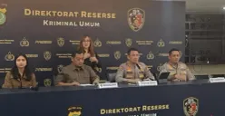 Kabid Humas Polda Metro Jaya Kombes Budi Hermanto (kedua dari kanan) saat konferensi pers di Polda Metro Jaya, Jakarta Selatan, Kamis, 27 Agustus 2026. (Sumber: Pos Kota/ Ali Mansur)