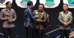 Pemkab Tangerang meraih penghargaan atas komitmennya membangun sumber daya manusia berdaya saing dan unggul lewat beasiswa. (Sumber: Dok. Istimewa)
