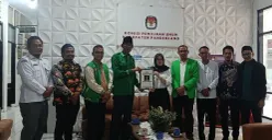 Jajaran DPC PPP Pandeglang menyerahkan SK kepengurusan ke KPU dan Kesbangpol. (Sumber: Dok. Istimewa)