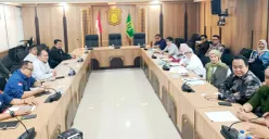 Sejumlah elemen masyarakat sipil Indonesia melaporkan dugaan kejahatan genosida dan kejahatan kemanusiaan yang diduga dilakukan otoritas Israel, termasuk Perdana Menteri Benjamin Netanyahu, Kamis, 5 Februari 2026. (Sumber: Poskota/ Ali Mansur)