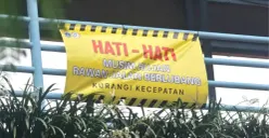 Spanduk imbauan rawan jalan lubang oleh Dinas Bina Marga Jakarta. (Sumber: Dok. Pemprov Jakarta)
