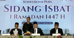 Menag Nasaruddin Umar (tengah) saat sidang Isbat penentuan awal Ramadhan 1447 Hijriah di Hotel Borobudur, Jakarta Pusat, Selasa, 17 Februari 2026. (Sumber: Poskota/M. Tegar Jihad)