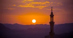 Jadwal imsakiyah kota Bandung hari ini, Jumat, 20 Februari 2026. (Sumber: Freepik/nikitabuida)