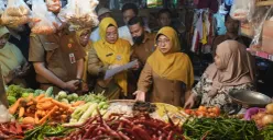 Rombongan Pemkab Pandeglang melakukan sidak di Pasar Badak Pandeglang, Senin, 23 Februari 2026. (Sumber: Dok. Setda Pandeglang)