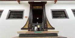 Kondisi Masjid bersejarah Jami Angke Al-Anwar yang berlokasi di Jalan Pangeran Tubagus Angke Gang Masjid 1, Kelurahan Angke, Kecamatan Tambora, Jakarta Barat. (Sumber: Poskota/ Pandi Ramedhan)