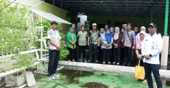 Teknologi sistem irigasi pipa berpori vertikal nirdaya (Sipbervina) di Kantor Keluraham Jelambar, Grogol Petamburan, Jakarta Barat. (Sumber: Istimewa)