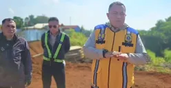 Bupati Bogor, Rudy Susmanto saat meninjau Jalan Bomang. (Sumber: Pemkab Bogor)