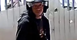 Rekaman CCTV memperlihatkan salah satu tampang pelaku pencurian rumah kosong, saat membobol rumah milik pengacara di Perumahan Baktijaya, Sukmajaya, Depok. (Sumber: Istimewa)