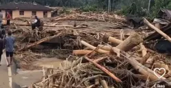 Ilustrasi kayu gelondongan yang terseret arus banjir di Aceh, Sumatra. (Sumber: Instagram)