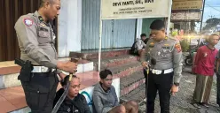 RR dan DA diamankan petugas saat sedang tawuran di wilayah Kedunghalang, Kota Bogor. (Sumber: Polresta Bogor Kota)