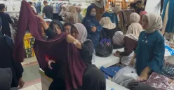 Kondisi Pasar Tanah Abang Blok B yang mulai ramai dikunjungi menjelang puasa dan lebaran, Kamis, 8 Januari 2026. (Sumber: Poskota/Pandi Ramedhan)