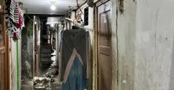 Kondisi rumah warga di Muara Baru, Jakarta Utara yang terlihat retak, Minggu, 11 Januari 2025. (Sumber: Poskota/M Tegar Jihad)