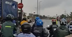 Kemacetan yang terjadi di Lampu Merah Balaraja Timur. (Sumber: Poskota/Veronica Prasetio)