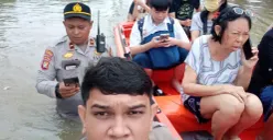 Proses evakuasi warga Perumahan Duta Bandara Permai, Kecamatan Kosambi, Kabupaten Tangerang. (Sumber: Polres Metro Tangerang)