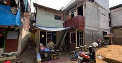 Warga Kebon Pala, Jakarta Timur, Selasa, 13 Januari 2025. (Sumber: Poskota/M Tegar Jihad)