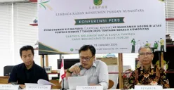 Konpers LAKPAN terkait pendaftaran permohonan Uji Materiil (Judicial Review) ke Mahkamah Agung (MA) terhadap Perpres Nomor 7 Tahun 2025 tentang Neraca Komoditas, Selasa, 20 Januari 2026. (Sumber: Poskota/Pandi Ramedhan)