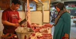 Dinas KPKP DKI Jakarta buka suara soal lonjakan harga daging sapi jelang bulan Ramadan. (Sumber: Poskota/Bilal Nugraha Ginanjar)