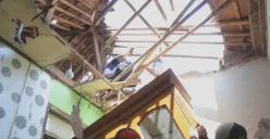 Ilustrasi rumah roboh. (Sumber: Pemkab Tangerang)