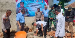 Suasana peletakan batu pertama program bedah rumah di Kampung Tangsi, Desa Kampung Baru, Kecamatan Pamarayan, Kabupaten Serang, Rabu, 1 Juli 2026. (Sumber: Dok. Polsek Pamarayan)