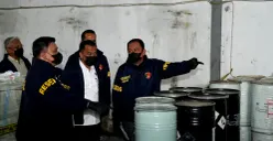 Direktorat Tindak Pidana Ekonomi dan Khusus (Dittipideksus) Bareskrim Polri mengungkap kasus dugaan perdagangan sodium cyanide atau sianida di Bekasi dan Jakarta. (Sumber: Mabes Polri)