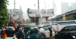 Kemacetan di area proyek pembangunan Flyover Latumenten, Grogol, Jakarta Barat. (Sumber: Pemprov DKI Jakarta)