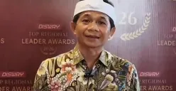 Bupati Purwakarta Saepul Bahri Binzein alias Om Zein tengah viral usai menyanyikan lagu bahasa Sunda berjudul Lalaki Langit, Lalanang Bejat. (Sumber: Instagram/@omzein_bupatiaing)