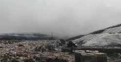 Situasi kebakaran di TPA Jatiwaringin, Kecamatan Sukadiri, Kabupaten Tangerang. (Sumber: Poskota/Veronica Prasetio)