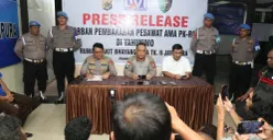 Konferensi pers terkait kasus penembakan pilot pesawat PT Associated Mission Aviation (AMA), Captain Nicholas F. Goselin, 29 tahun warga negara Amerika Serikat, di Lapangan Terbang Balinggama, Yahukimo, Papua Pegunungan. (Sumber: Mabes Polri)