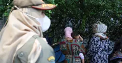 Sejumlah pengungsi Warga Negara Asing (WNA) kembali terlihat berada di trotoar kantor Komisioner Perserikatan Bangsa-Bangsa Urusan Pengungsi atau UNHCR di kawasan Setiabudi, Jakarta Selatan. (Sumber: Pemprov DKI Jakarta)
