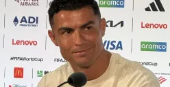 Cristiano Ronaldo memastikan Piala Dunia 2026 menjadi penampilan terakhirnya di ajang sepak bola terbesar dunia, namun belum berniat mengakhiri karier bersama Timnas Portugal. (Sumber: X/@TapaNava)
