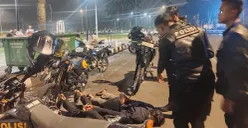 Petugas kepolisian saat mengamankan para pelaku diduga curanmor. (Sumber: Istimewa)